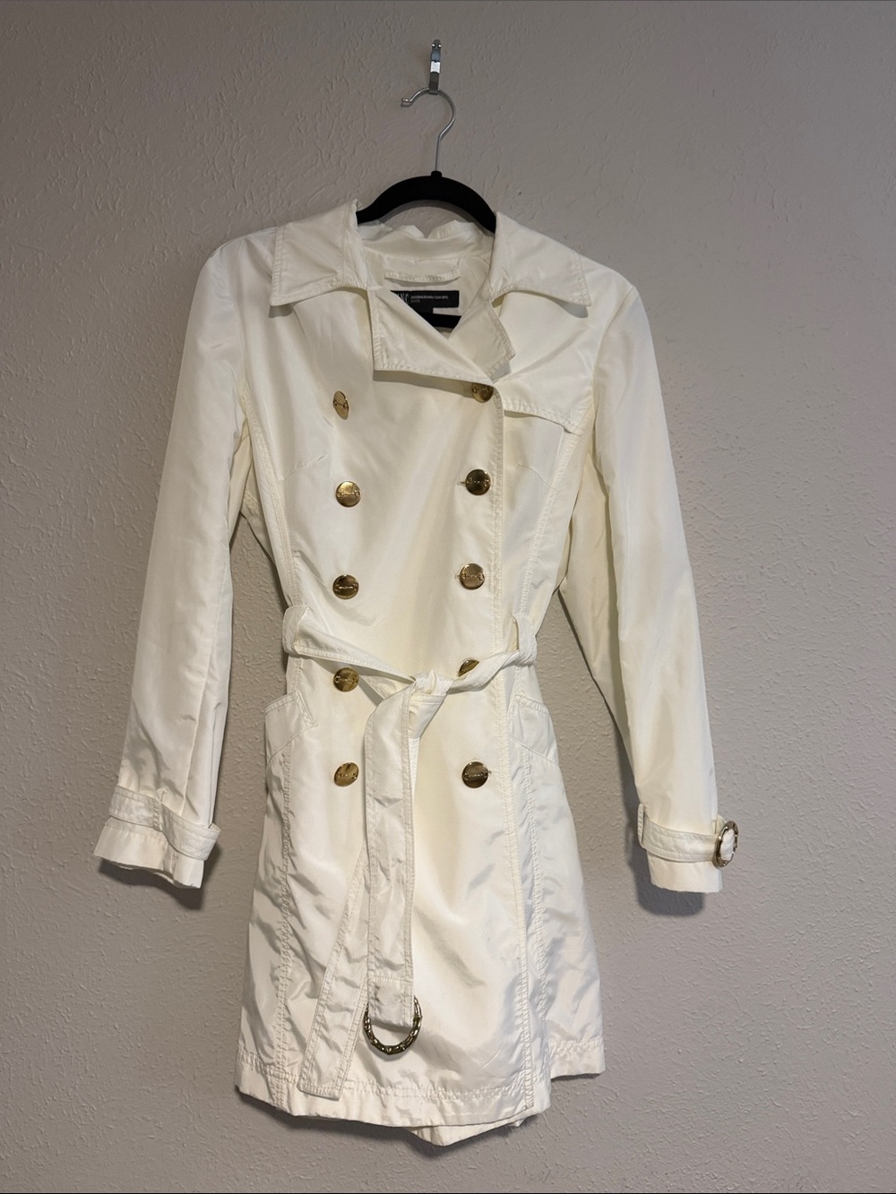 Classic White Double-Breasted lightTrench Coat with Belt